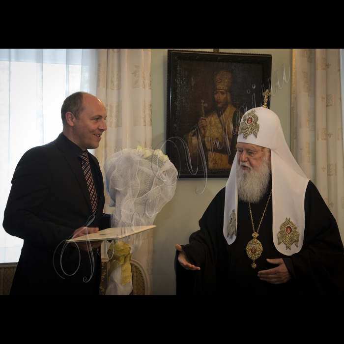 Голова Верховної Ради України Андрій Парубій привітав Святійшого Патріарха Філарета з
50-літтям архієрейського служіння на Київській кафедрі.
